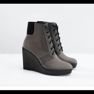 Zara suede lace up wedge boots. Gray & Black 38/8